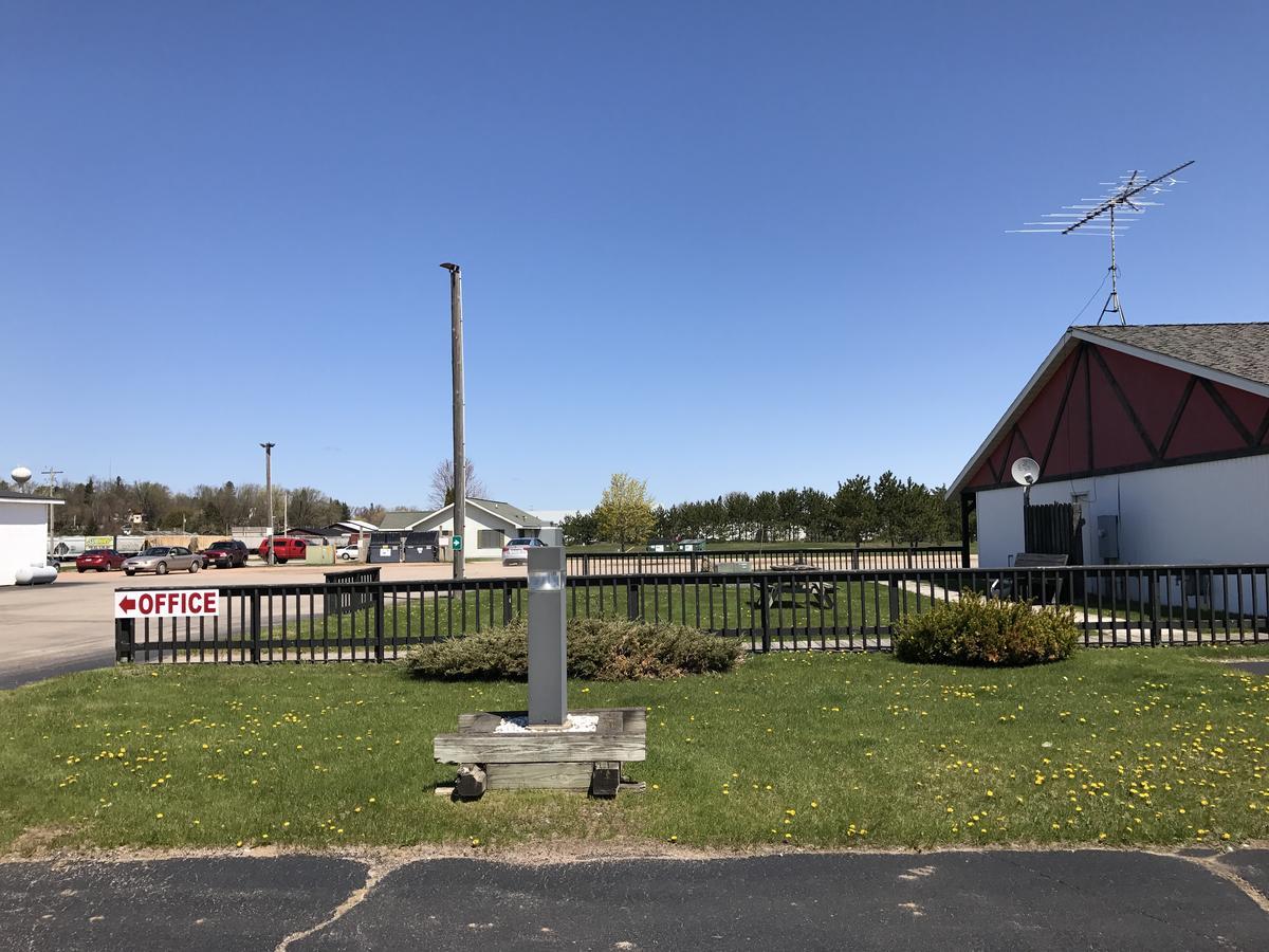 Exxon Quik Stop & Motel Wausaukee Exterior photo
