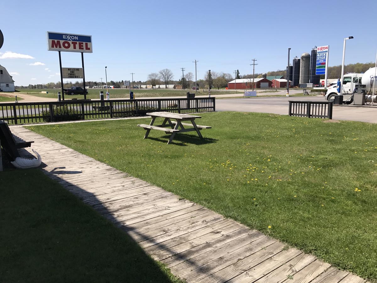 Exxon Quik Stop & Motel Wausaukee Exterior photo