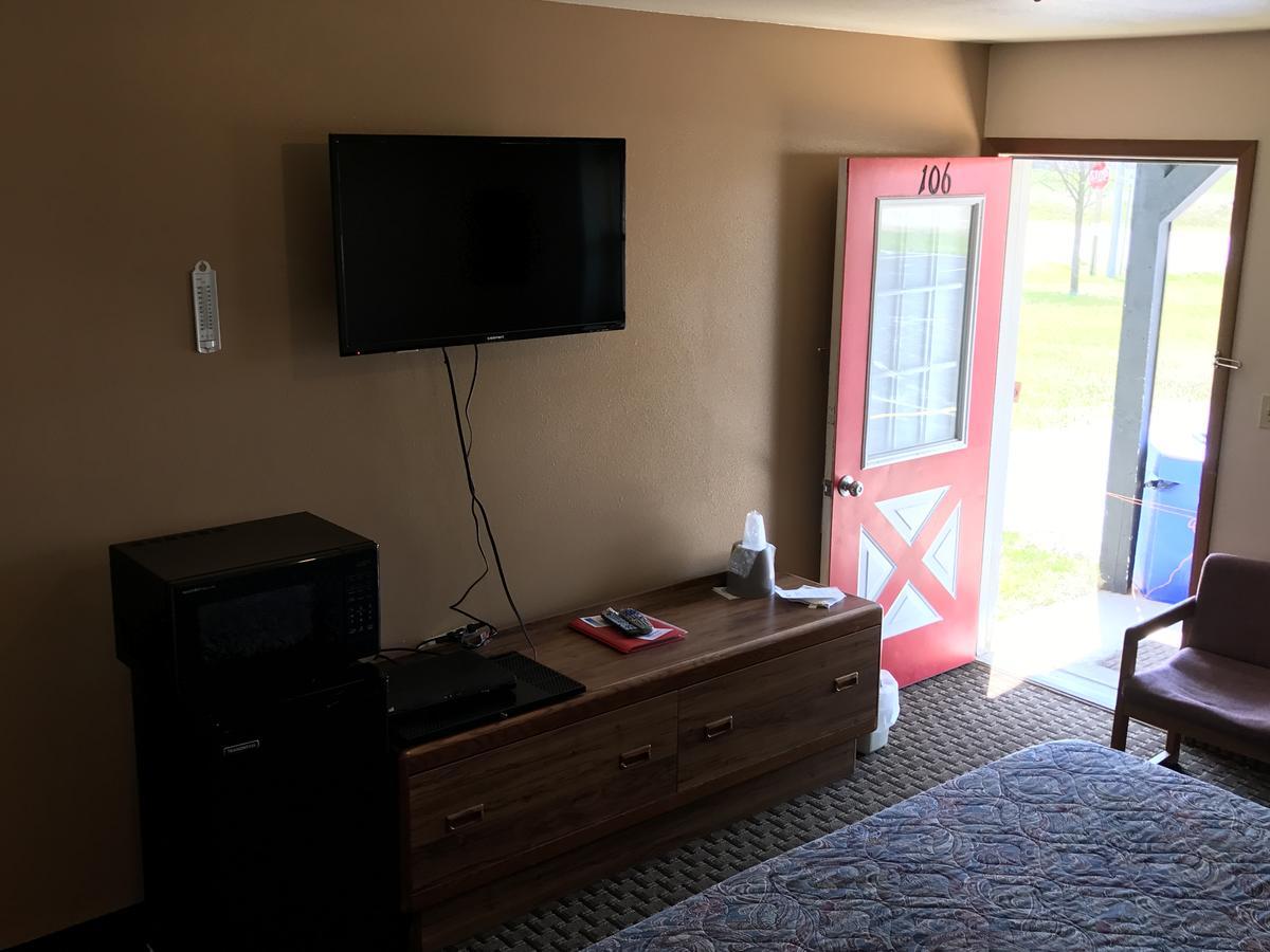 Exxon Quik Stop & Motel Wausaukee Exterior photo