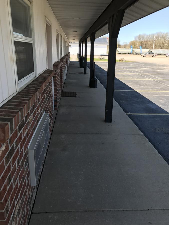 Exxon Quik Stop & Motel Wausaukee Exterior photo